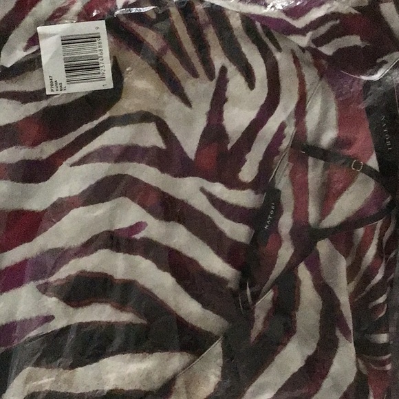 Kuma Robe & 2pc Pjs. - Picture 10 of 11